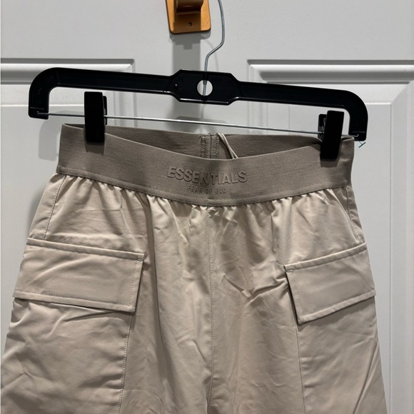 FEAR OF GOD ESSENTIALS
ESSENTIALS WOMEN'S CARGO PANT - Picture 4 of 7